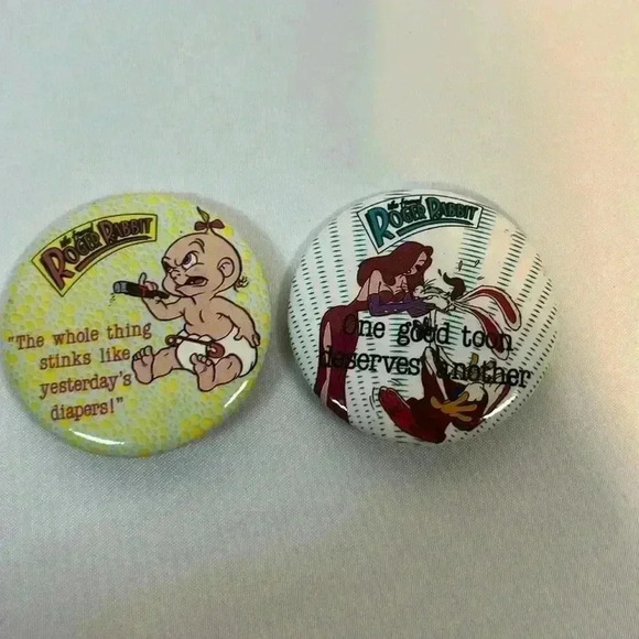 2 VINTAGE ROGER RABBIT BABY‎ HERMAN & JESSICA ROUND METAL PINS BUTTONS - Picture 1 of 5